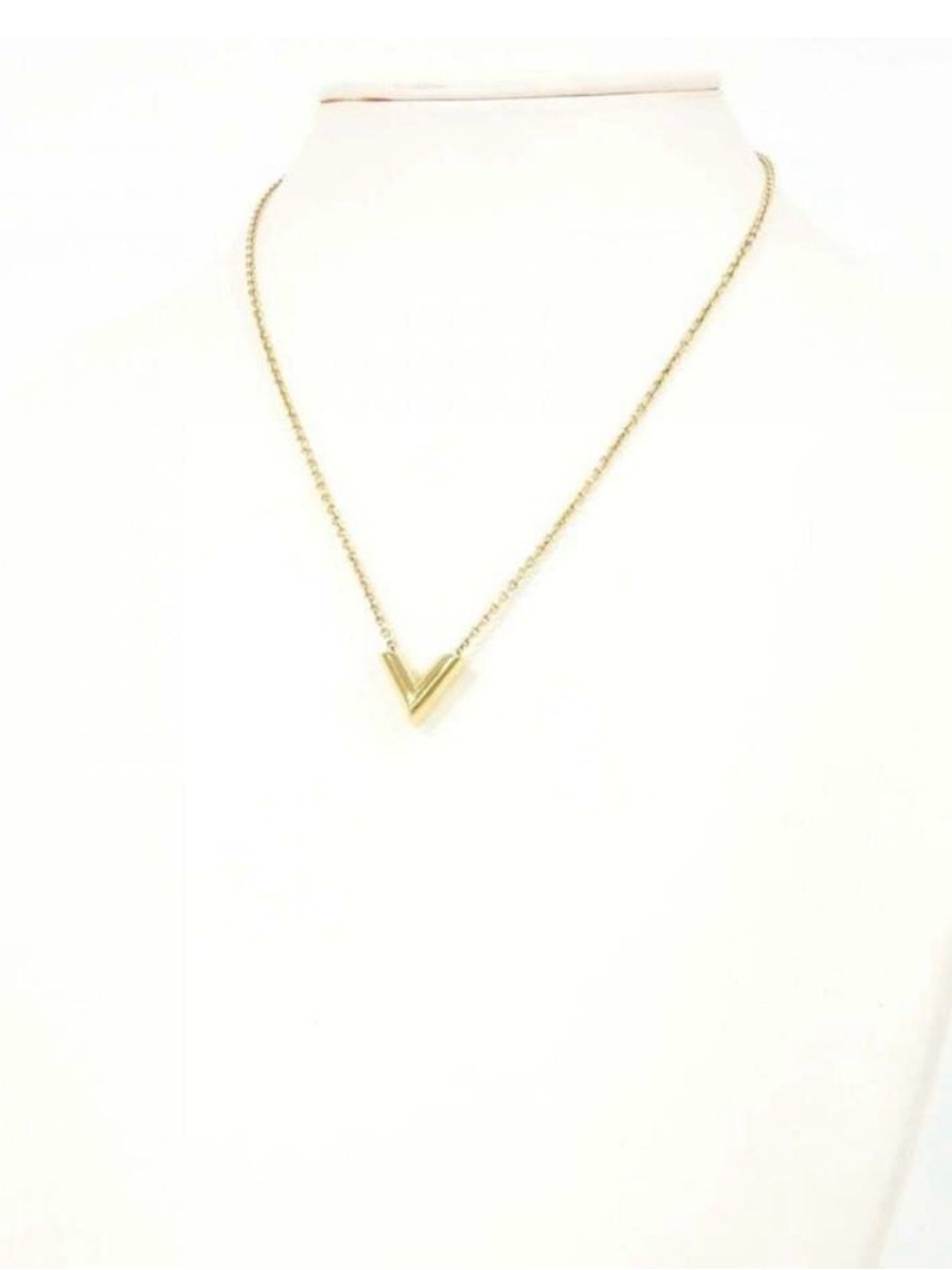 🔥Louis Vuitton Necklace Essential V M61083 Gold Metal Women's Pendant Metal🔥